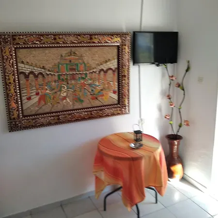 Dina 3 Apartman Néa Szkióni